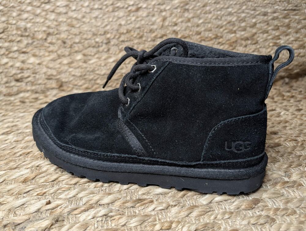 UGG KIDS BLACK NEUMEL CLASSIC SUEDE BOOTS BOYS 6 CASUAL SCHOOL